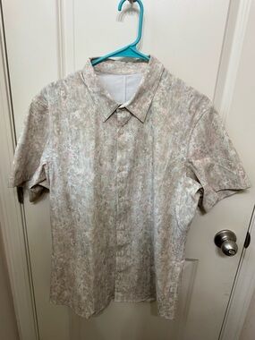 Men's Lululemon Short-Sleeve Button-Up Shirt in Light Beige Floral